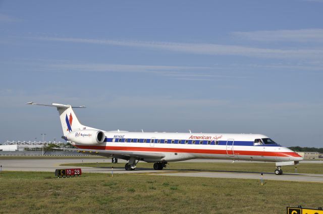 Embraer ERJ-145 (N614AE)