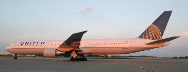 BOEING 767-400 (N69063) - Taking New York Giants home after playing the Carolina Panthers.br /br /10/7/18