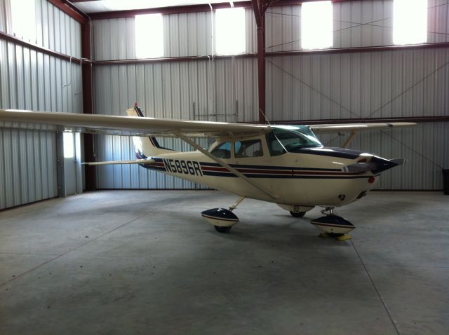 Cessna Skyhawk (N5896R)