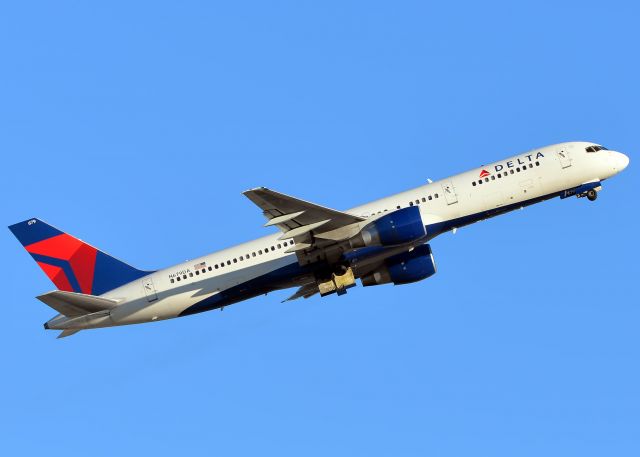 Boeing 757-200 (N679DA)