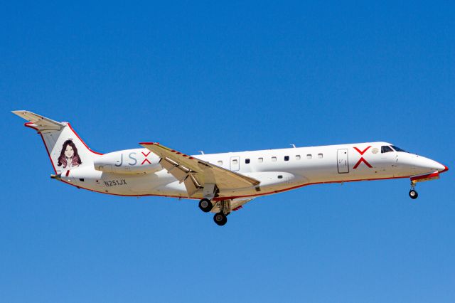 Embraer ERJ-135 (N251JX)