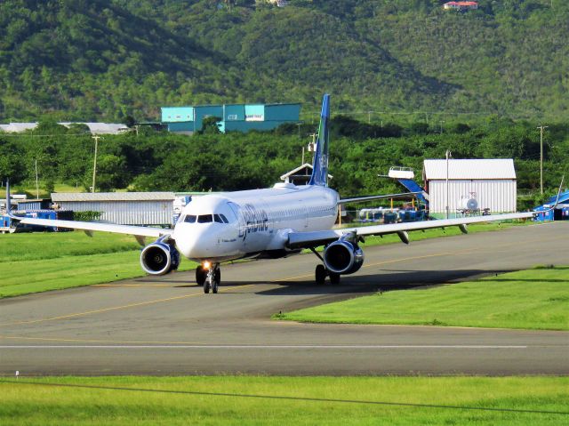 Airbus A321 (N964JB)