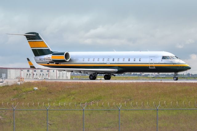 Canadair Regional Jet CRJ-200 (N321EA) - VTE841 taxiing down Romeo. 
