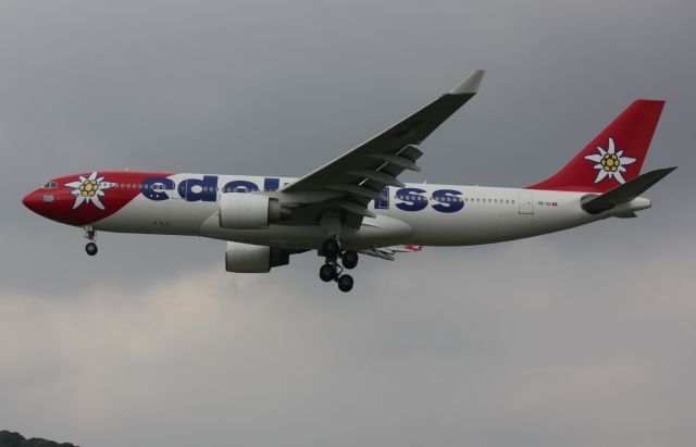 Airbus A330-200 (HB-IQI)