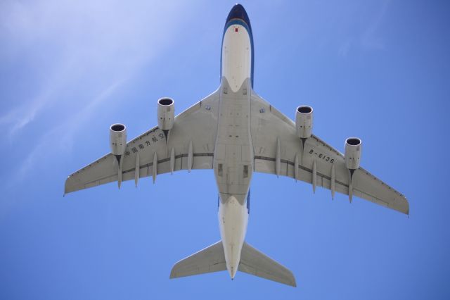 Airbus A380-800 (B-6136) - taken moments after rotation approx 500ft