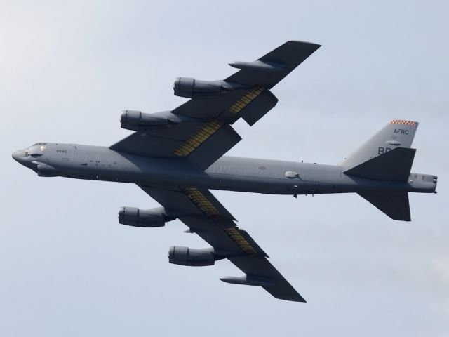 Boeing B-52 Stratofortress (60-0045) - Arriving in Windsor,Canada for static display