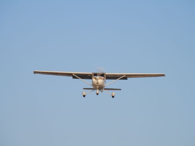 Cessna Commuter (N2950V) - SHORT FINAL 27 ROBINS AIR PARK