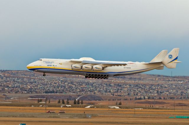 Antonov Antheus (UR-82060) - An-225 landing in Calgary CYYC on runway 16