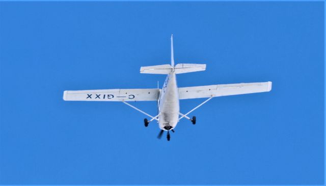 C-GIXX — - C-GIXX Cessna Skyhawk 172-N Cargair Ltee survolant la ville de Lavaltrie QC. le 05-03-2023 à 13:45