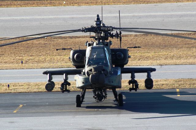 — — -  AH-64 Apache visiting KHKY. Serial number 75520