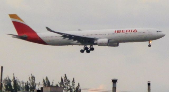 Airbus A330-300 (EC-LZJ)