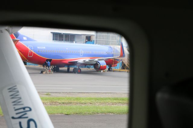 BOEING 737-300 (N622SW) - 10/19/18 at SJO, maintenance on right engine