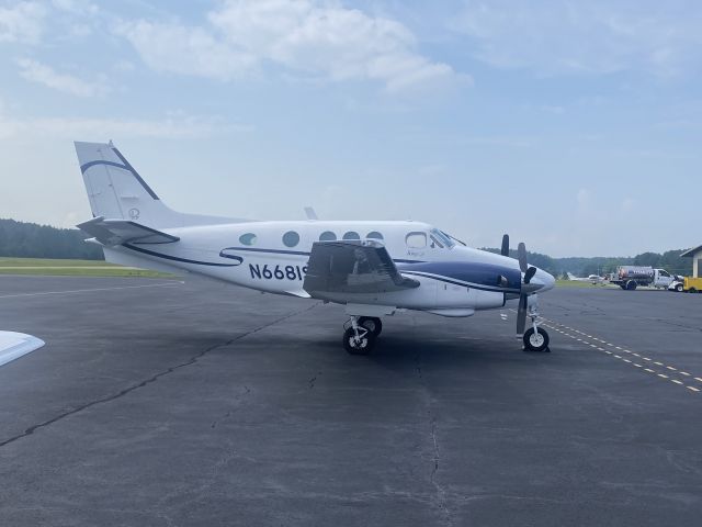 Beechcraft King Air 90 (N6681S)