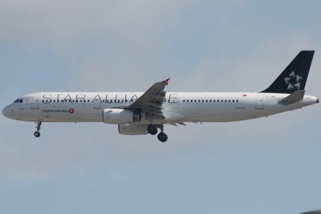 Airbus A321 (TC-JRL) - NAV-IST