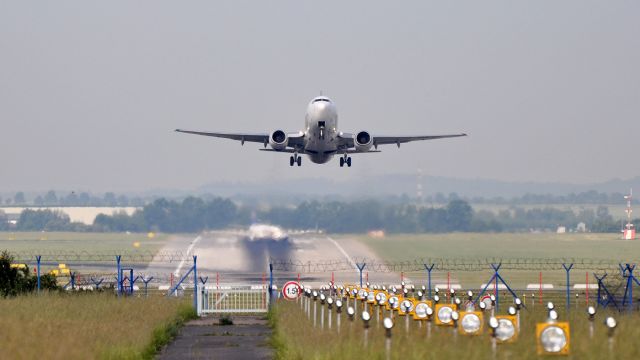 Boeing 737-700 (OK-SWT)