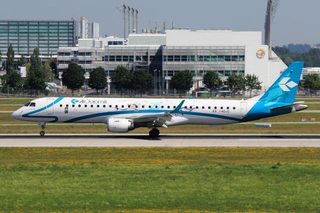 Embraer ERJ-190 (I-ADJS)