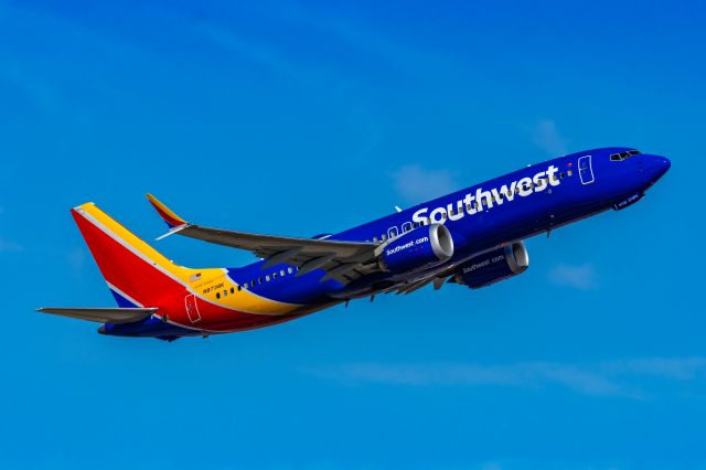 Boeing 737 MAX 8 (N8738K) - A Southwest Airlines 737 MAX 8 taking off from PHX on 3/4/23. Taken with a Canon R7 and Canon EF 100-400 L II lens.