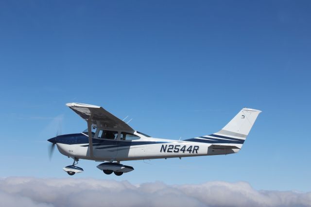 Cessna Skylane (N2544R)