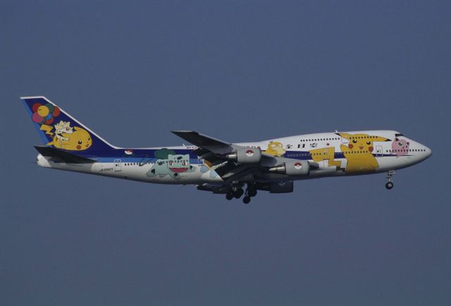 Boeing 747-400 (domestic, no winglets) (JA8965) - Final Approach to Tokyo-Haneda Intl Airport Rwy22 on 1999/04/20 " Pokemon c/s "