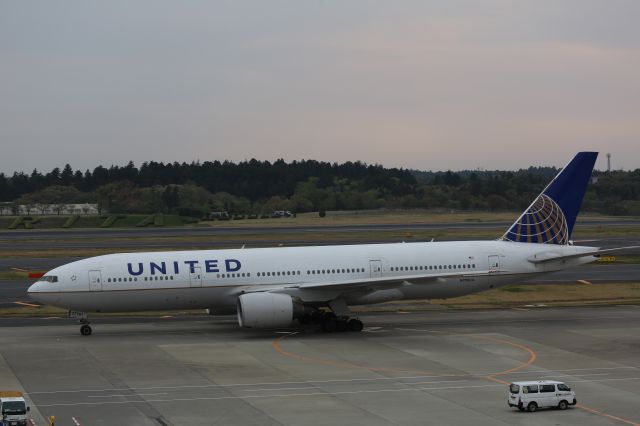 Boeing 777-200 (N798UA)