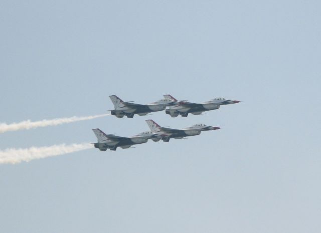 Lockheed F-16 Fighting Falcon — - At Thunder Over The Boardwalk Air Show at Atlantic City, 2009.    Thunderbirds