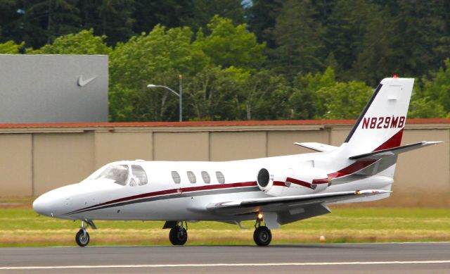 Cessna Citation 1SP (N829MB) - 1979 CESSNA 501 landing Hillsboro, Oregon (KHIO) Rwy 31.  Note the Nike home base corporate hanger in the background.