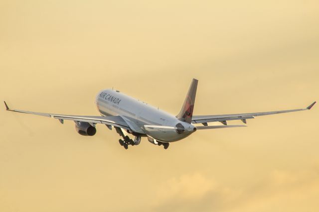 Airbus A330-300 (C-GFAF)