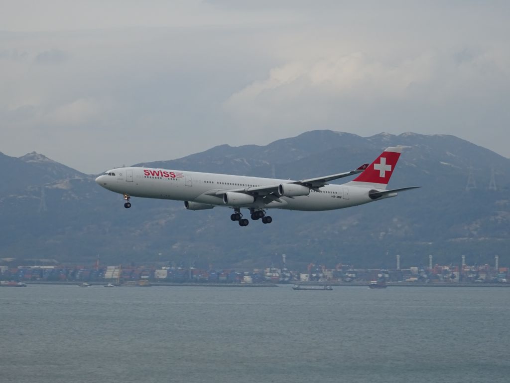 Airbus A340-300 (HB-JMF)