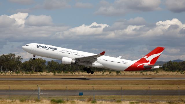 Airbus A330-300 (VH-QPC)