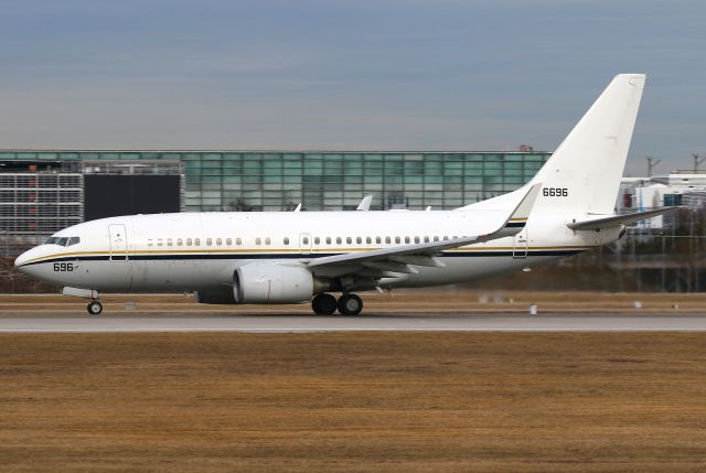 Boeing 737-700 (16-6696)