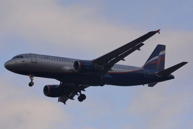 Airbus A320 (VP-BQP)