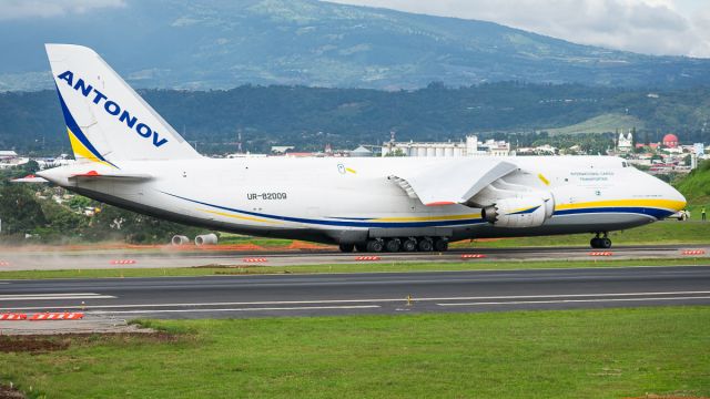 Antonov An-12 (UR-82009)