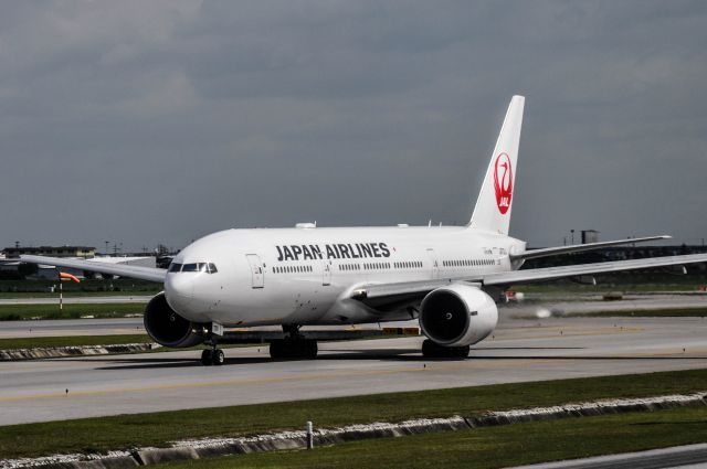 Boeing 777-200 (JA701J) - JAL - Japan Airlines Boeing 777-200ER [JA701J] taxi BKK