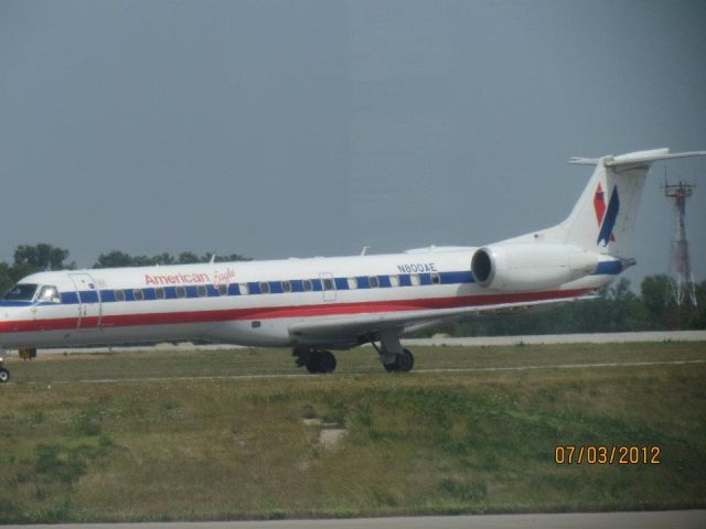 Embraer ERJ-135 (N800AE)