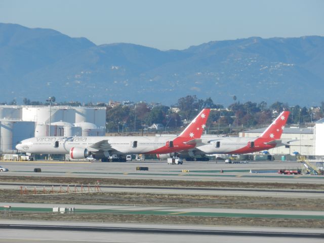 BOEING 777-300 (VH-VPO)