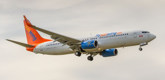 Boeing 737-800 (C-FDBD)