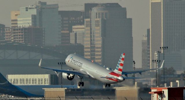 Airbus A321 (N422AN) - phoenix sky harbor international airport 07JAN21