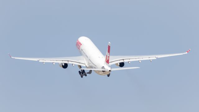 Airbus A330-300 (HB-JHF)