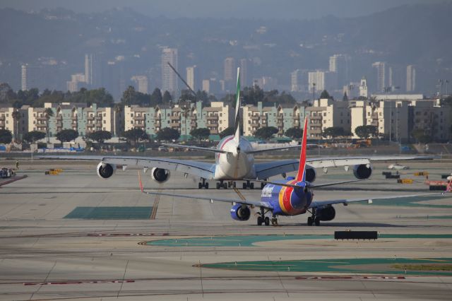 Airbus A380-800 (A6-EOF)