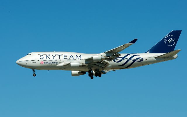 Boeing 747-400 (B-18206)