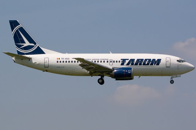 BOEING 737-300 (YR-BGD)