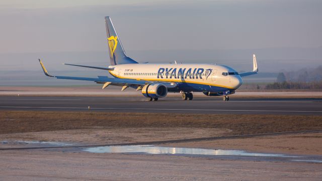 Boeing 737-700 (EI-DWT)
