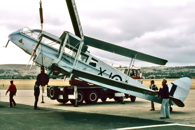 De Havilland Canada Twin Otter (VH-AQU) - DE HAVILLAND DH-84 DRAGON - REG : VH-AQU (CN DHA2048) - PARAFIELD AIRPORT ADELAIDE SA. AUSTRALIA - YPPF 17/10/1982