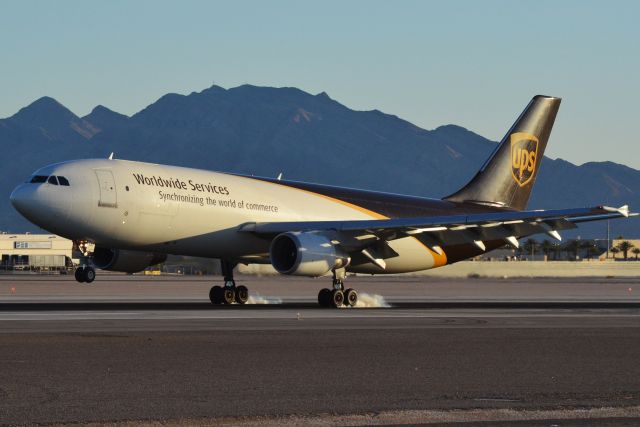 Airbus A300F4-600 (N127UP)