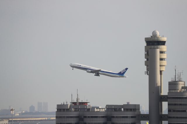 BOEING 777-300 (JA752A) - November 18th 2018:HND-CTS.