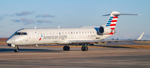 Canadair Regional Jet CRJ-700 (N723PS) - A PSA CRJ-700 taxiing from the maintenance hangar to the gate for the morning flight.