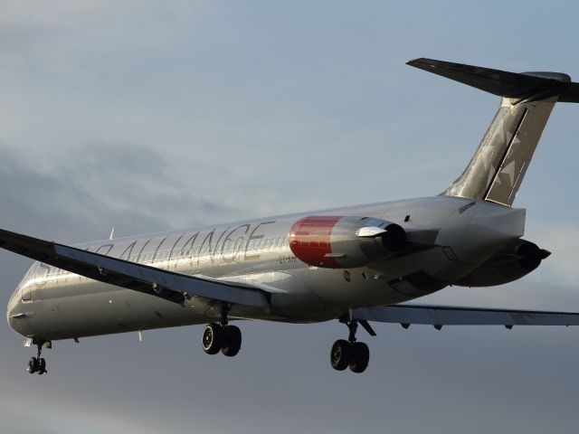 McDonnell Douglas MD-80 (OY-KHP) - SAS Scandanavian Airline System sporting the Star Alliance livery, approaches runway 027R at LHR.