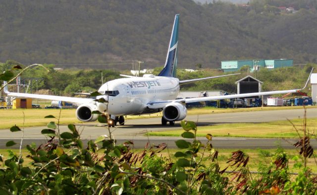 Boeing 737-700 (C-FWSX)