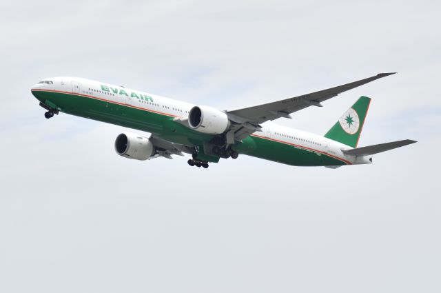 BOEING 777-300 (B-16720)