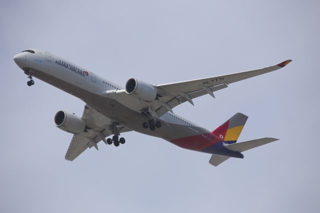 Airbus A350-900 (HL7771)
